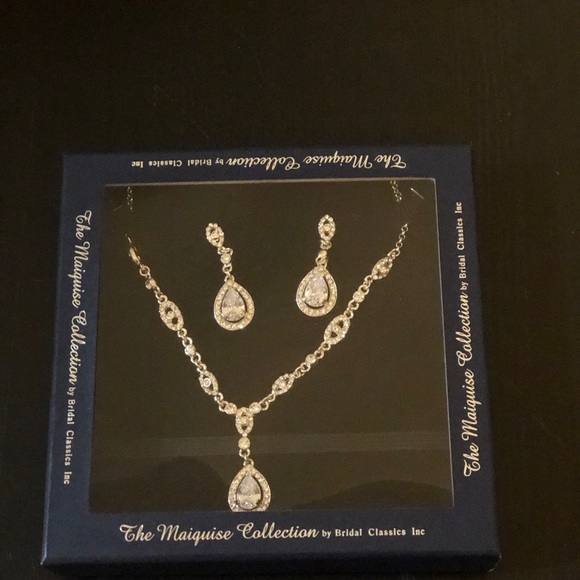 Teardrop necklace and earring set - Picture 3 of 3